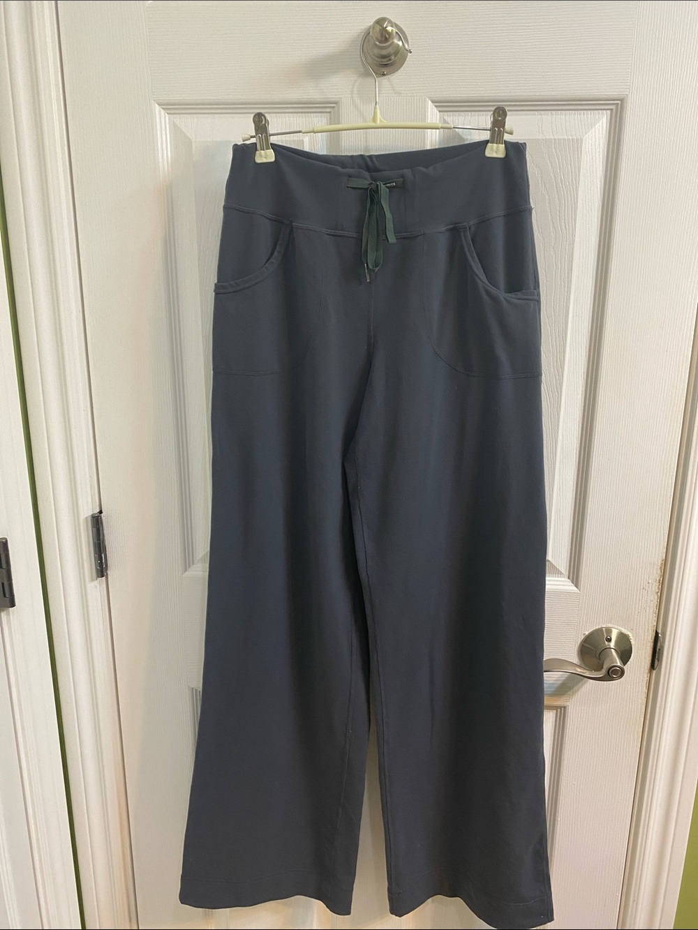 Lululemon Grey Jogger Casual Sweatpants Women’s Size 4 Regular Casual